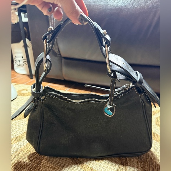 Dooney and Burke bucket shoulder bag! Exc condition!! Black color, med sz purse - Picture 1 of 15